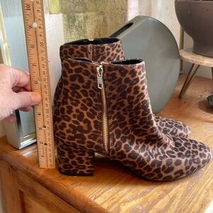 🍎 Massini black and brown animal print booties vegan